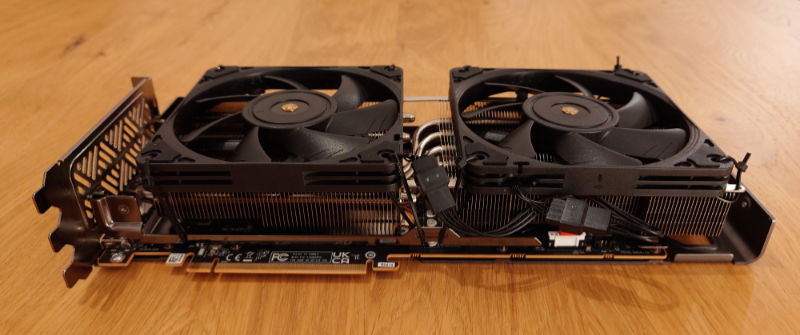 Deshrouded Sapphire AMD Radeon RX 7800 XT Nitro+